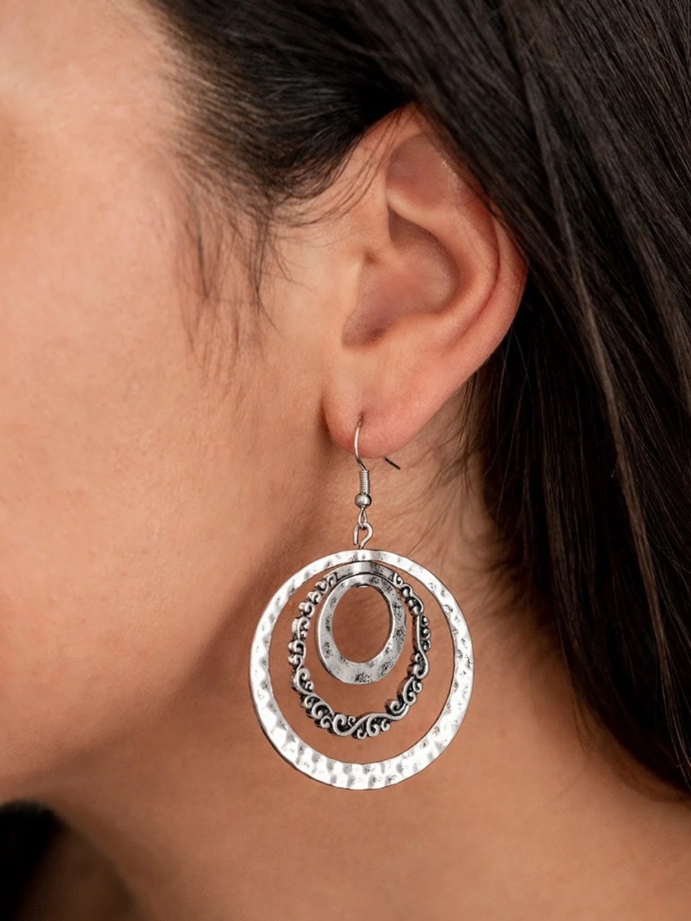 🍒Silver Tone Hammered Hoop Drop Earrings -
